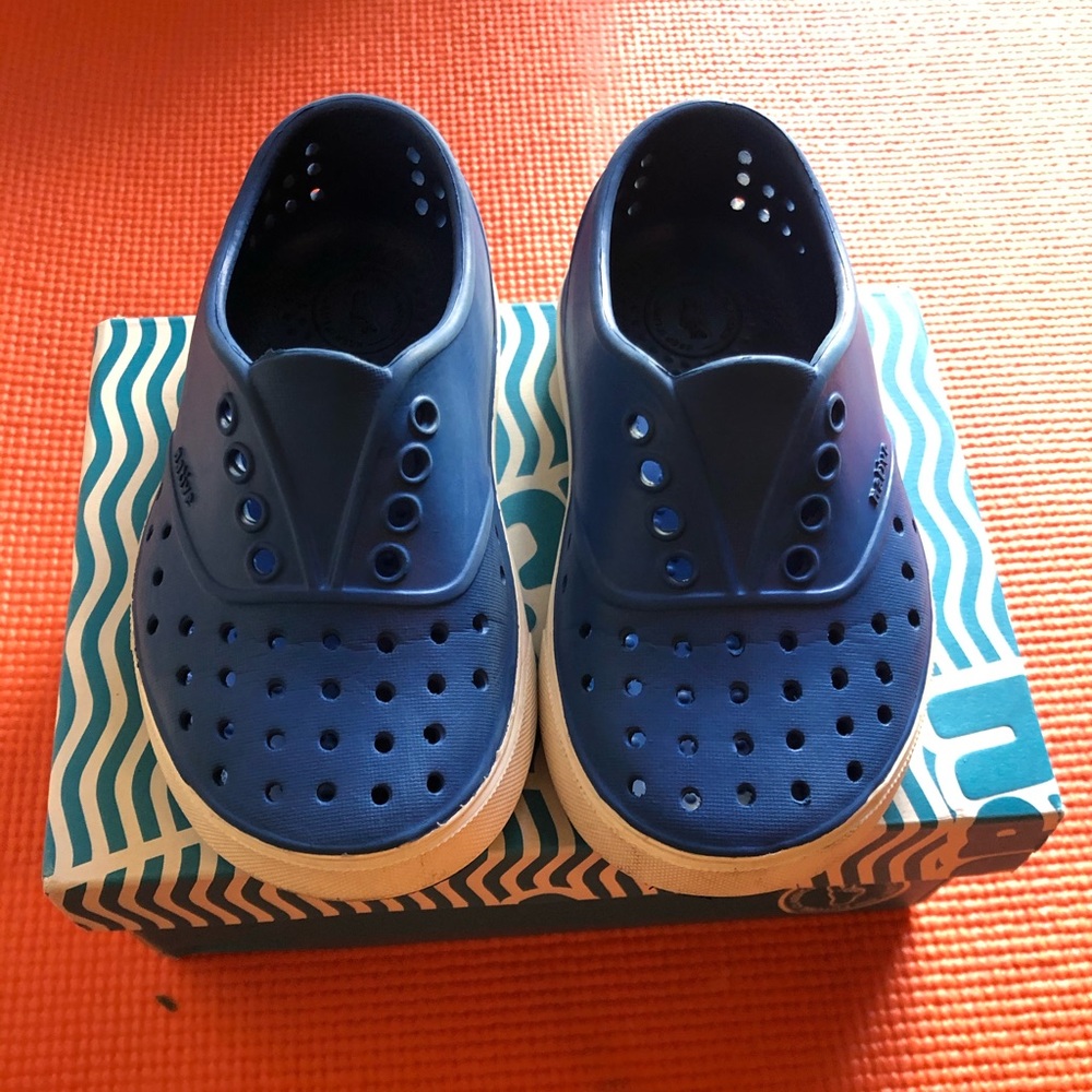 Native Shoes Size C8
